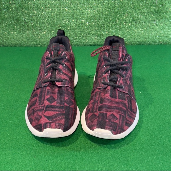 Nike Roshe One Print Night Maroon Black 844958-601 Women’s Size 8 - Picture 2 of 6